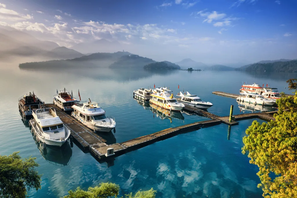 ทะเลสาบสุริยันจันทรา (Sun Moon Lake)