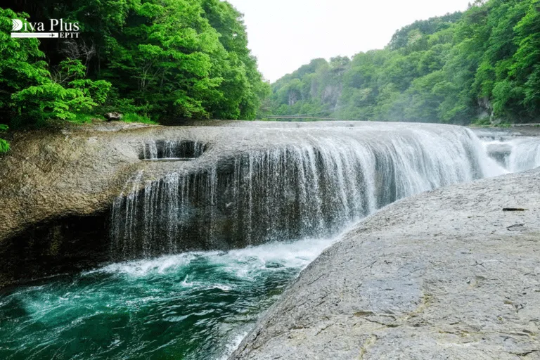 น้ำตกฟุคิวะเระ (Fukiware Falls)