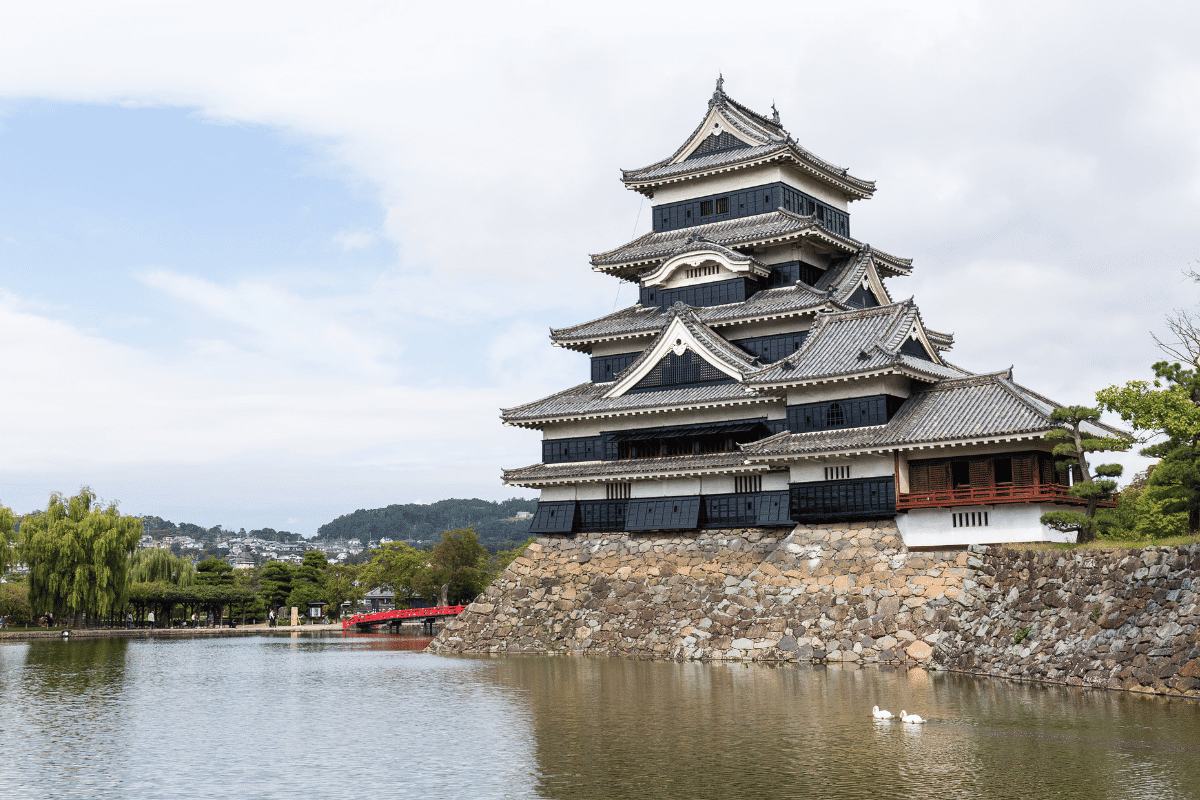 ปราสาทมัตสึโมโต้ (MATSUMOTO CASTLE)