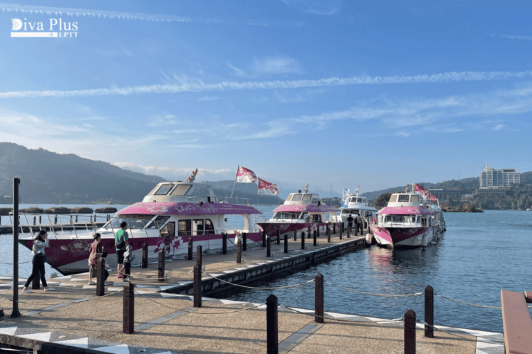 เพลิดเพลินกับการนั่งเรือและสัมผัสทิวทัศน์อันงดงามของทะเลสาบที่ใหญ่ที่สุดของไต้หวัน