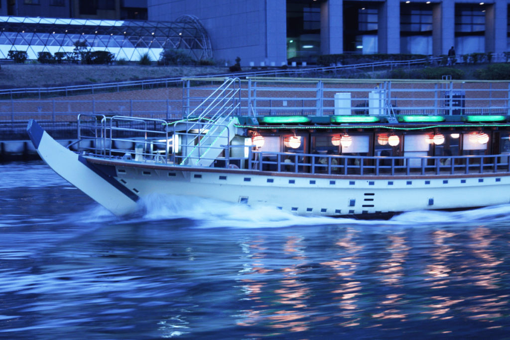 ล่องเรือในแม่น้ำสุมิดะ