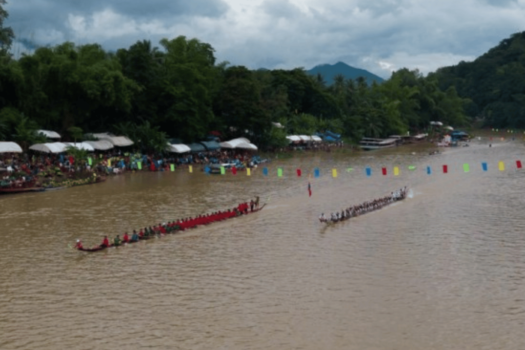 แข่งเรือที่หลวงพระบาง